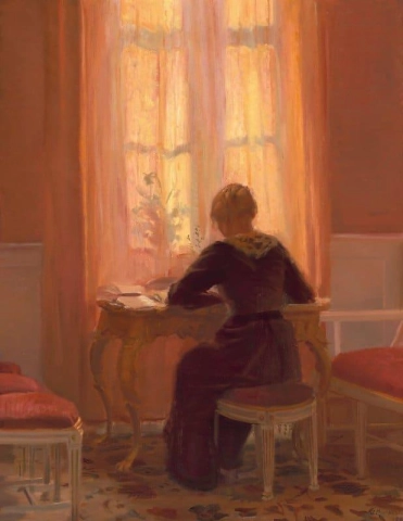 Amalievej Frederiksberg의 빨간 거실. 창가에서 책을 읽고 있는 예술가의 딸 헬가 1900