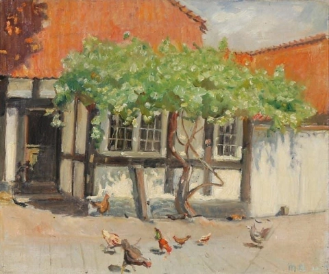 Blick von Skagen auf ein weißes Fachwerkhaus und ein Huhn im Innenhof