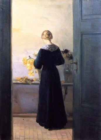 Ung kvinne som ordner blomster ca. 1885