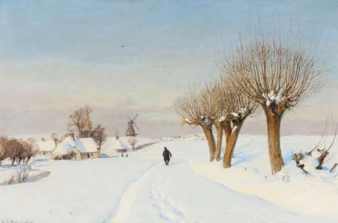 Un paisaje cubierto de nieve con un hombre caminando por un camino rural bordeado de sauces talados