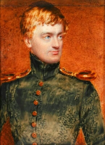 立ち襟の金ボタンと肩章が付いた黒いコートを着た士官のミニチュア肖像画 1839年