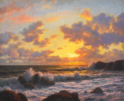 Sonnenuntergang über den brechenden Wellen