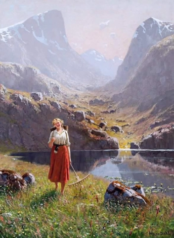 Garota perto de um lago na montanha