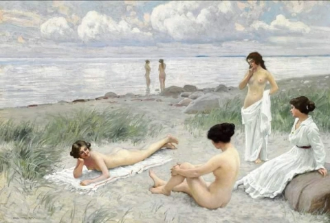 해변에서 목욕하는 미녀들