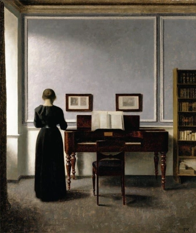 インテリア。ピアノと黒服の女性。ストランドゲード 30 1901