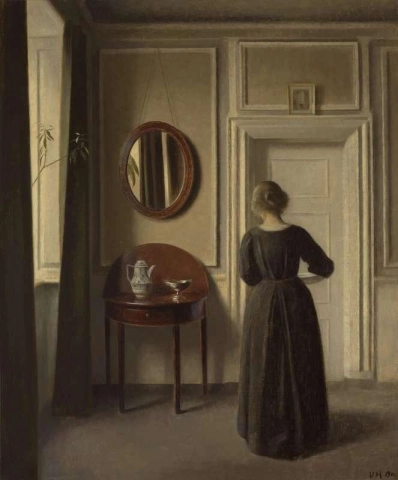 Interior com espelho oval