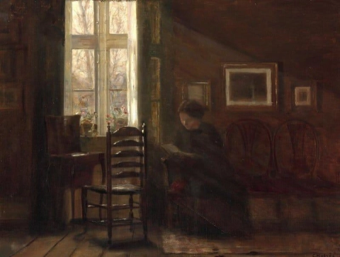 Interior com uma mulher sentada perto da janela lendo