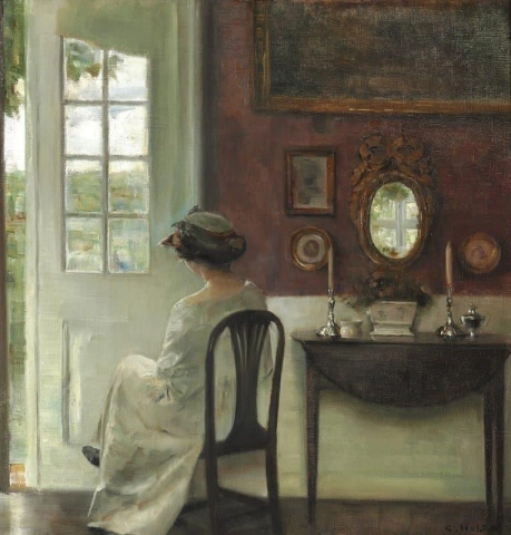 Interior con una mujer joven sentada junto a la puerta del jardín