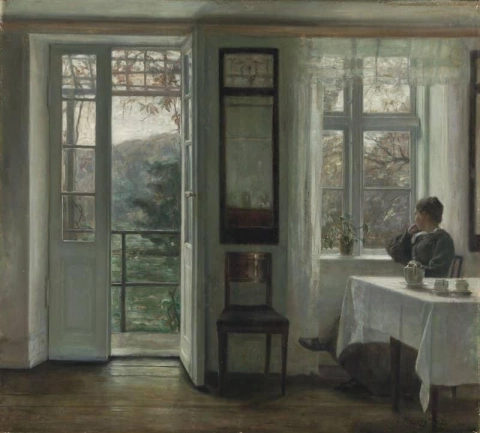 De vrouw van de kunstenaar zit bij een raam in een zonovergoten kamer