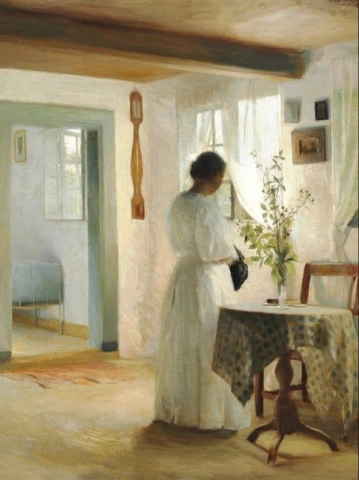 Interieur met een vrouw in het wit die bij het raam staat, waarschijnlijk uit Liselund 1896