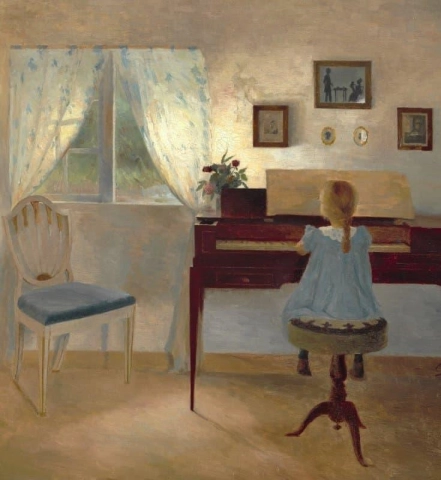الداخلية المضاءة بنور الشمس. ابنة الرسام إلين تعزف على البيانو