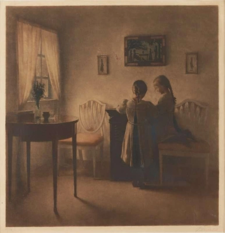 Две маленькие девочки играют 1911 год