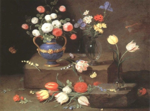 كيسيل جان فان لا تزال تنبض بالحياة مع الورود في إبريق من اللازورد وزهور أخرى على مزهريات زجاجية
