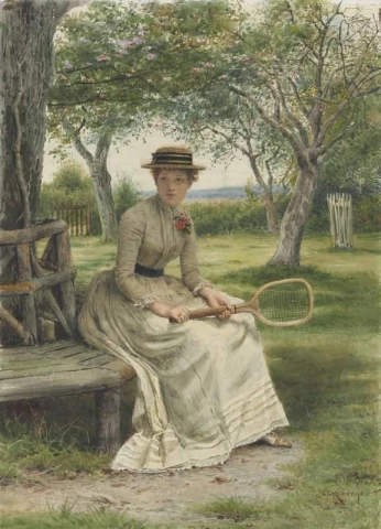 Uma garota sentada segurando uma raquete de tênis