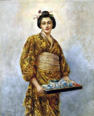 Mujer japonesa sosteniendo té sirviendo en bandeja
