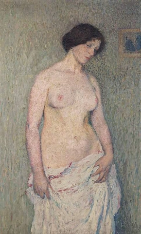 Nuori alaston nainen