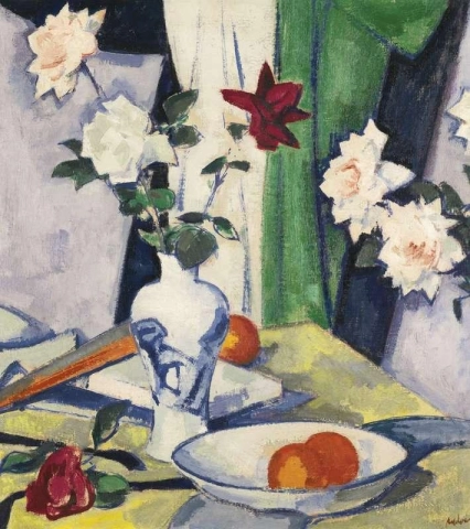 Stilleben av rosor med en blå och vit vas 1920