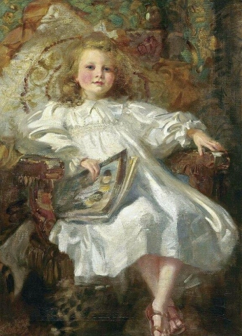صورة لفتاة صغيرة تجلس بالطول الكامل وترتدي فستانًا أبيضًا وصنادل