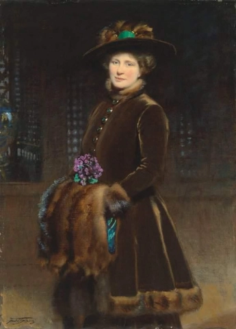 Portret van Alice Maude Salisbury, de vrouw van de kunstenaar in een met bont afgezette jas met een bos viooltjes in haar hand