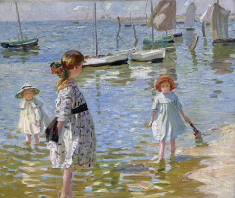 Kinderen peddelen op de kust