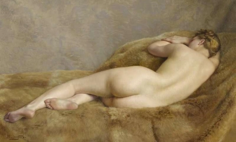 Desnudo con piel de animal