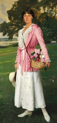 Taiteilijan tytär Lykke puutarhassa ruusukorin kanssa