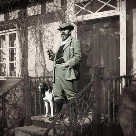 Peder Severin Kroyer voor zijn huis in Skagen Vesterby