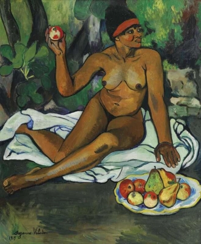 사과를 들고 앉아 있는 뮬레이스 1919