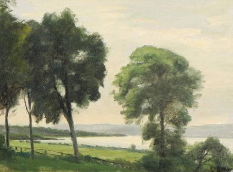 Landschaft mit Bäumen an einer Bucht
