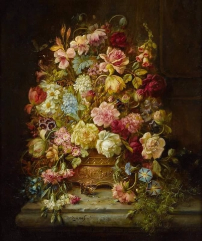 Et stilleben med blomster i en jardiniere som hviler på en avsats