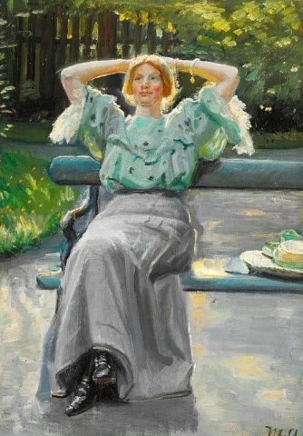 Helga Ancher auf einer Bank im Garten an einem Sommerabend